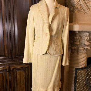 Ann Taylor Ladies 2 piece suit with skirt